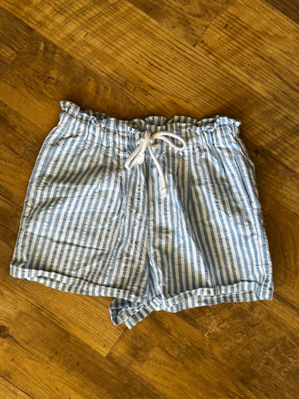 Wild Fable Blue & White Striped Elastic Waist Drawstring Seersucker Shorts Sz M